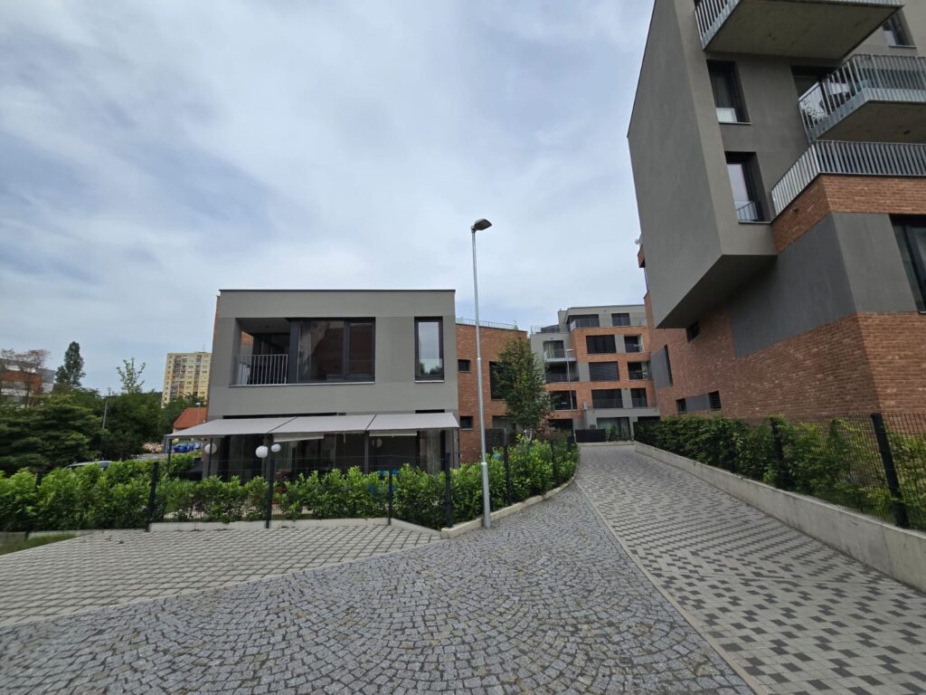 09abb3c9-5d7a-42e7-a1cf-d89a70ac6e54