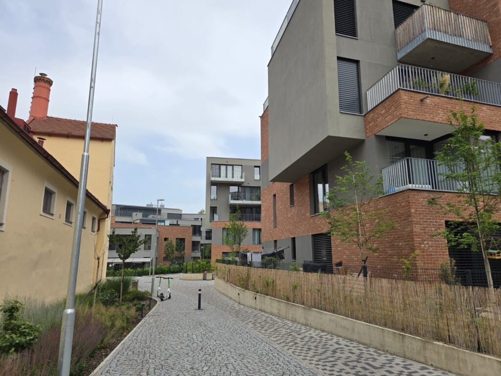 0c111b8c-2e36-4c9f-8958-b09f86a0b700