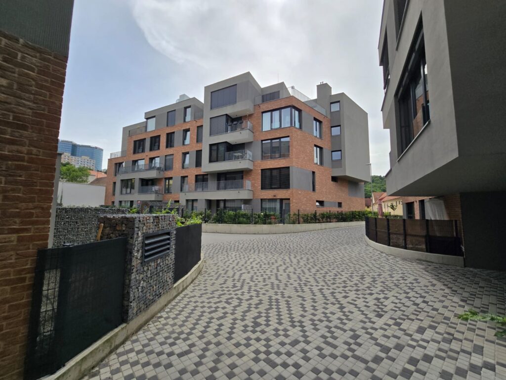 21447c94-f842-4b87-afdc-4b9cb971fd6b 2