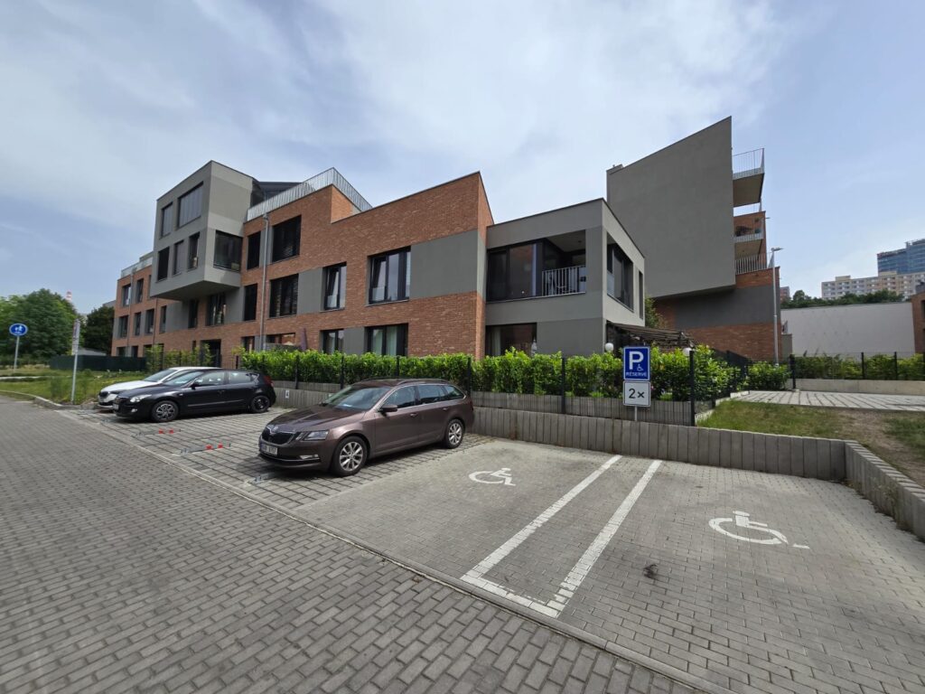 4215ed9a-fbeb-472f-9645-053ac1d1ab5d