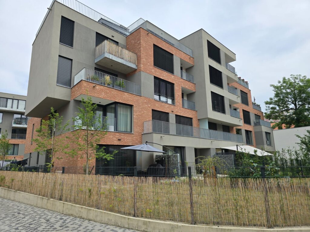 4c7f4d11-b4f0-4728-81e8-ed4cb5154acd