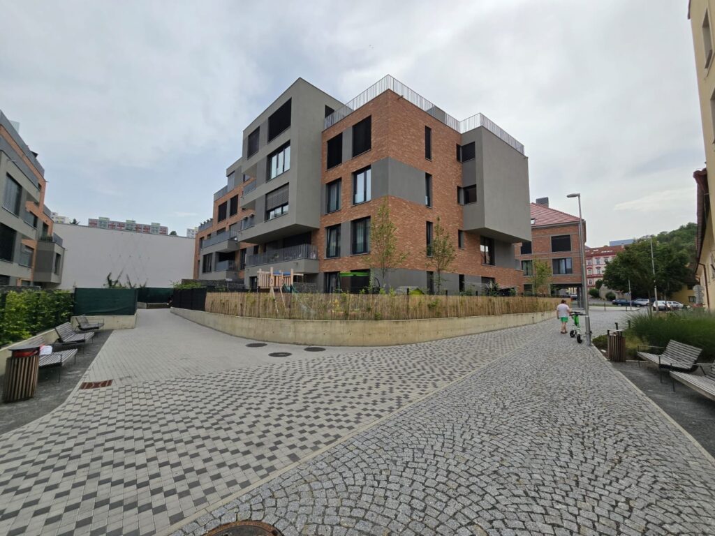 b574859c-e366-4dcc-bf85-a0622bfb2627 2